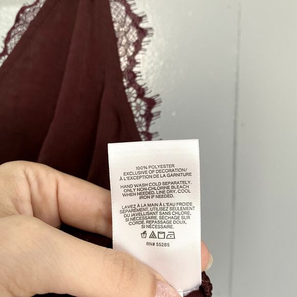 NEW Express Burgundy Lace Trim Elastic Hem Minimalist Classic Camisole Top XS - Picture 2 of 6